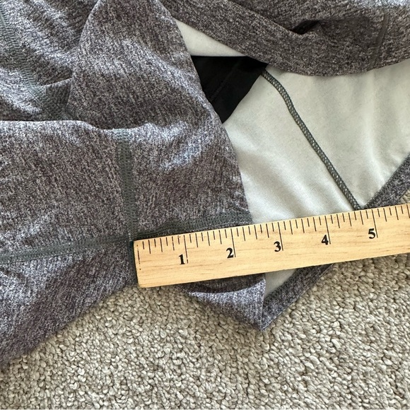 Lululemon Speed Up Short Heather Lux Black Size 10 - Picture 4 of 8